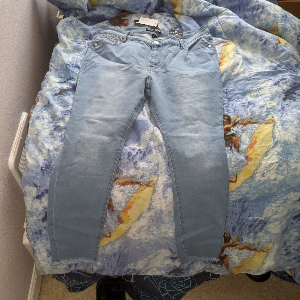 New Fashion Nova Back Off Distressed Jeans